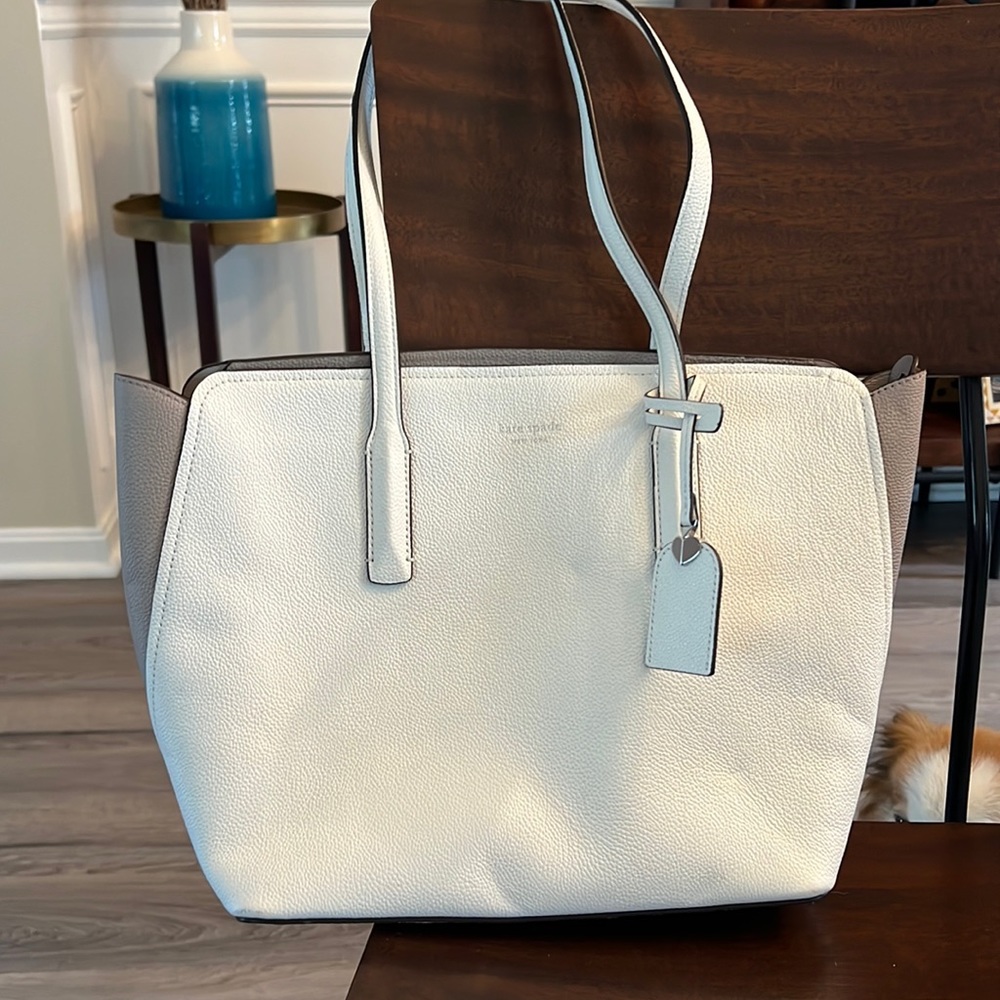 White,tote. Straps,bottom great condition. Front small wrinkle.